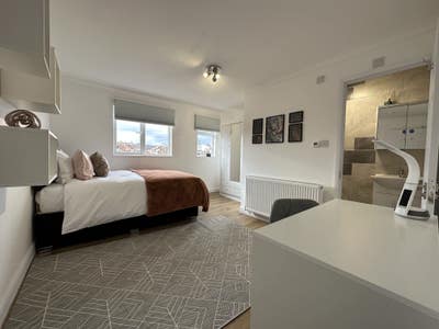 Ensuite Room Close to Reading Town Centre Main Photo