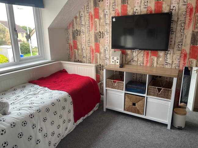 Lovely bright large DOUBLE room with a new bed Main Photo