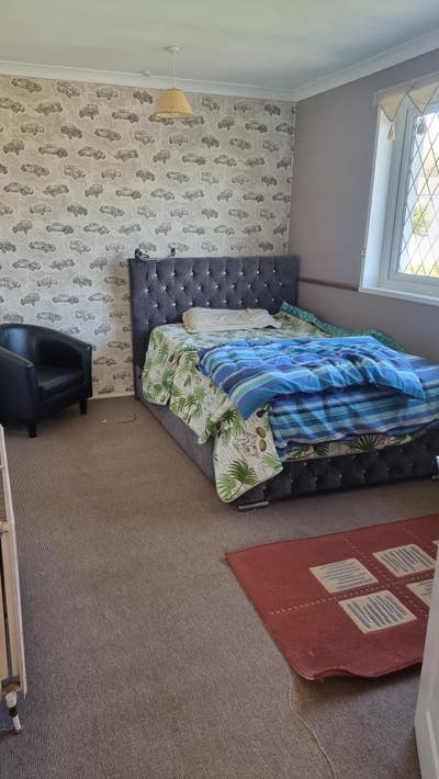 Furnished Room with TV, Table & Bed  Main Photo