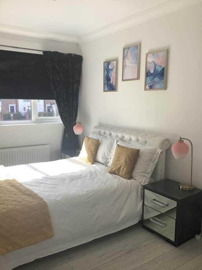 Lovely double room with en -suite bathroom  Main Photo