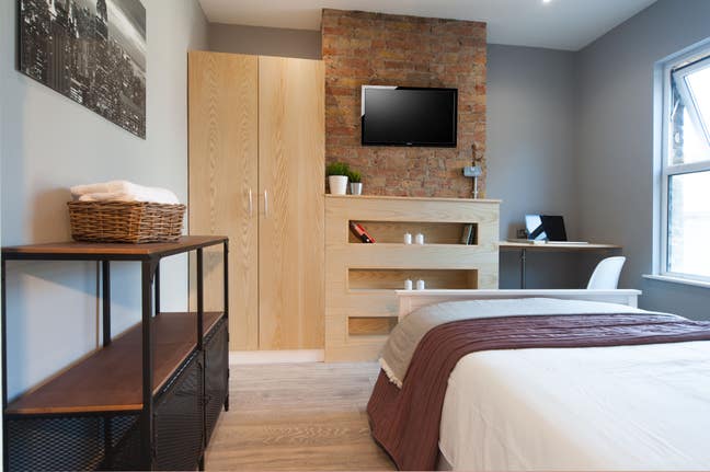 Stunning Room Near Station (Last One Left) Main Photo