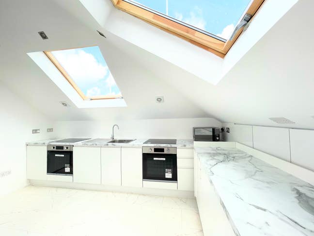 Renovated, Airy, Spacious, Social House + Cleaner Main Photo