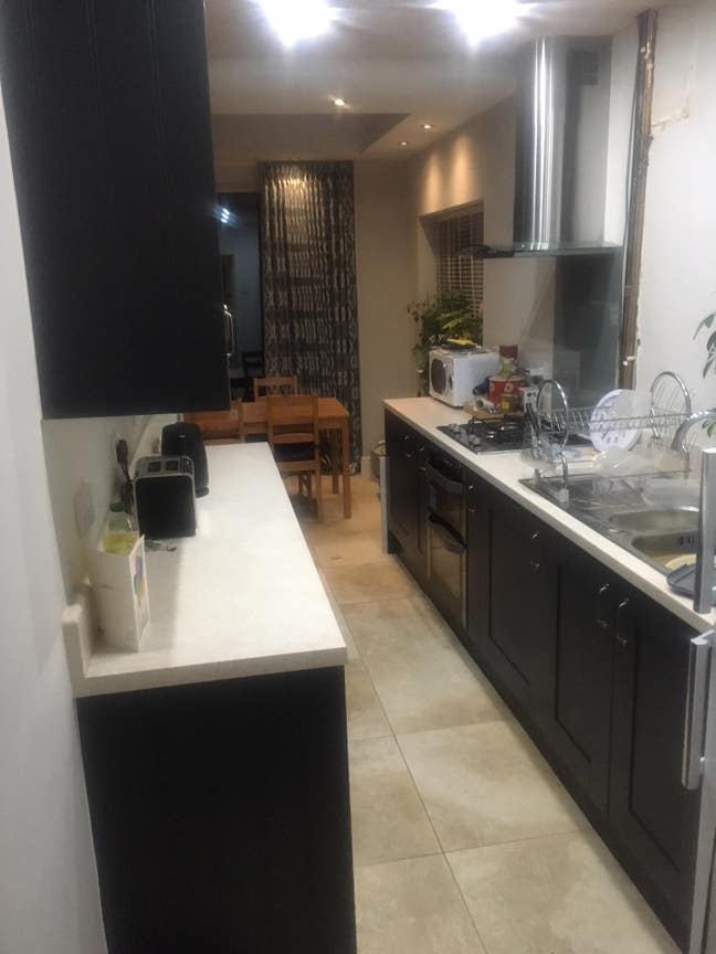 Sunny room Chorlton next to tram stop shops, bars Main Photo