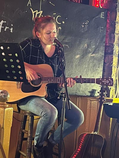 Young professional looking for cosy & clean home Main Photo