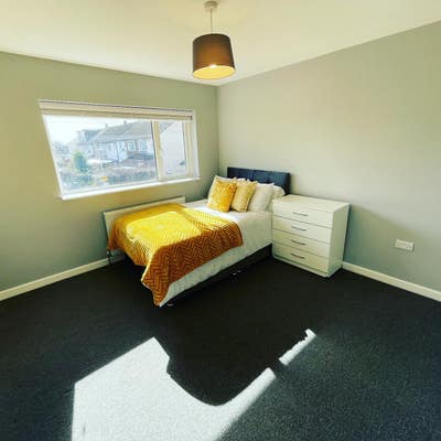 Luxury 5 Bedroom All Ensuite (Great Central) Main Photo