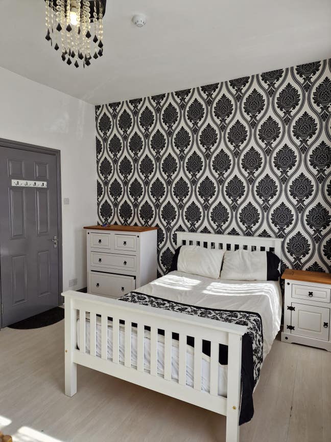 Large Double Fully Furnished Ensuite Room Main Photo