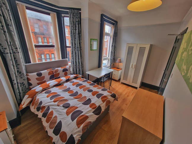 ** Nice Clean Doubles off Antrim Road ** Main Photo