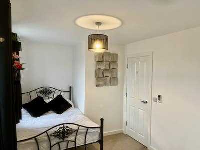 A.C installed (1 room) Close to Train Station, Main Photo