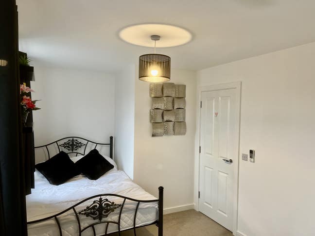 A.C installed (1 room) Close to Train Station, Main Photo