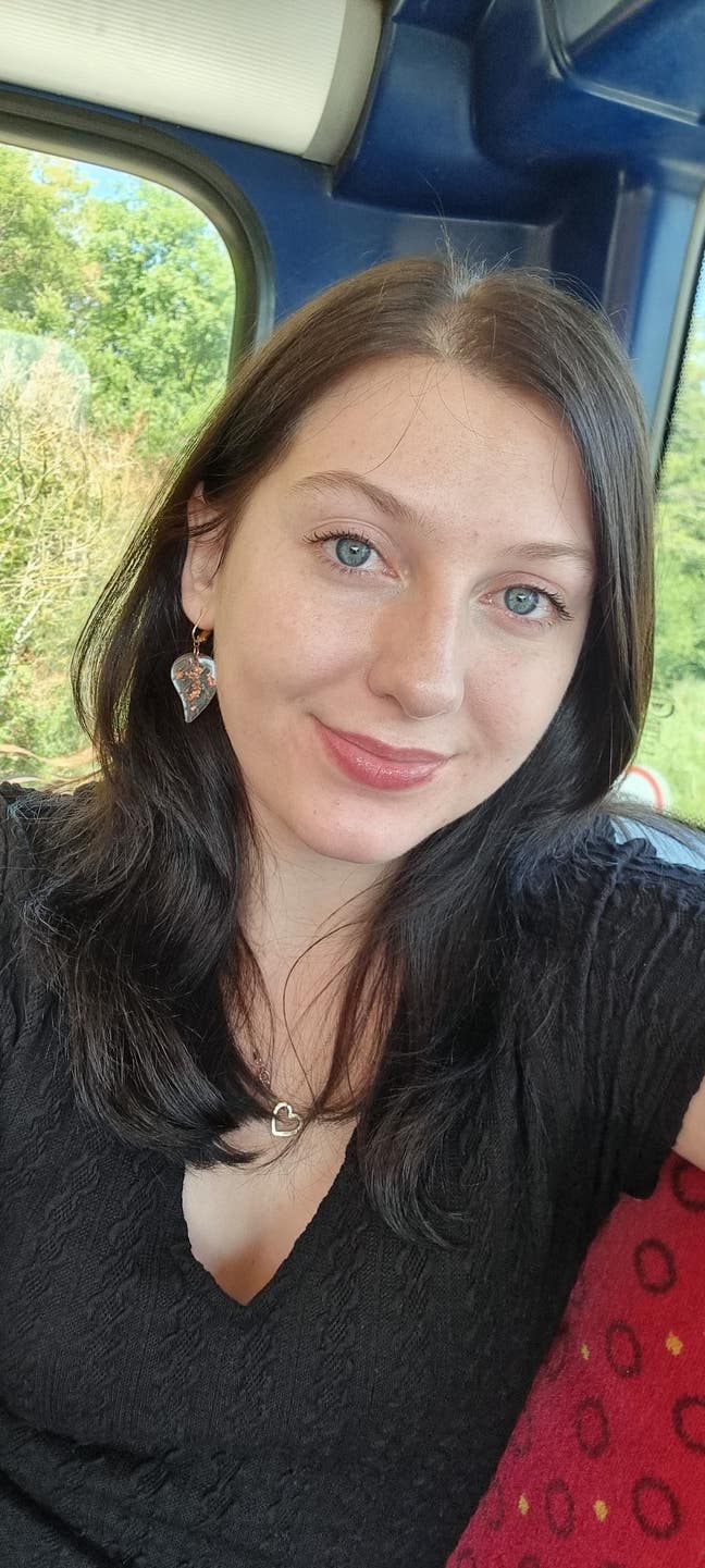 Looking for room/studio/1 bed. Main Photo