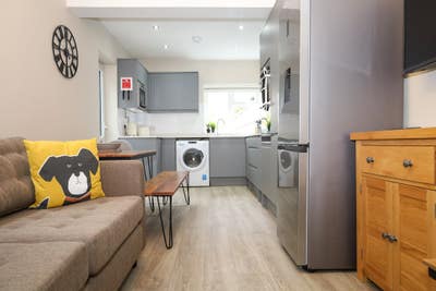 2 Rooms| 1 Private Ensuite| 1 Dbl Room| All Bills Main Photo