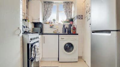 Spacious 2/3 Bed Duplex! Moments from Old Street! Main Photo