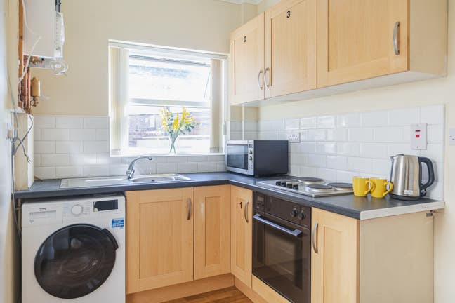 🏡 Fantastic Value and Clean, Safe, Secure! Main Photo