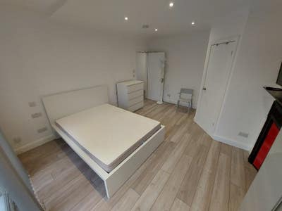 Double room with private bathroom and balcony Main Photo
