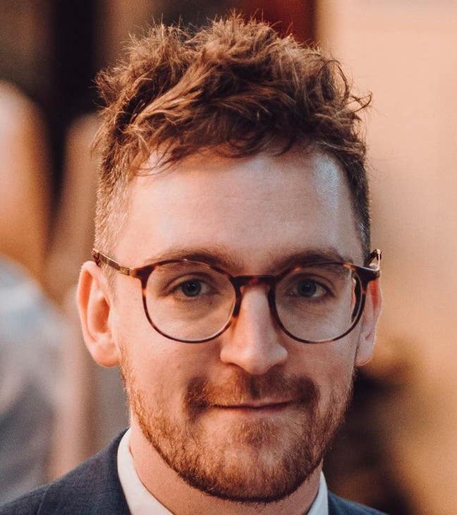 I am a professional male aged 32. I am lookin... Main Photo