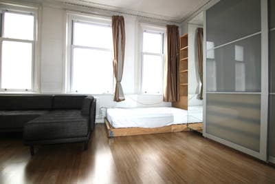 Lovely Bright Studio All Bills Included Main Photo