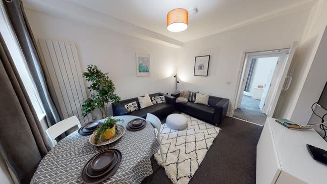 1 Double Room Available! Main Photo