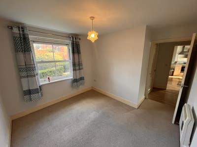 Room for rent, lovely area, close to town  Main Photo