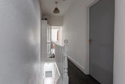 Final Double Room Available Close to City! Main Photo