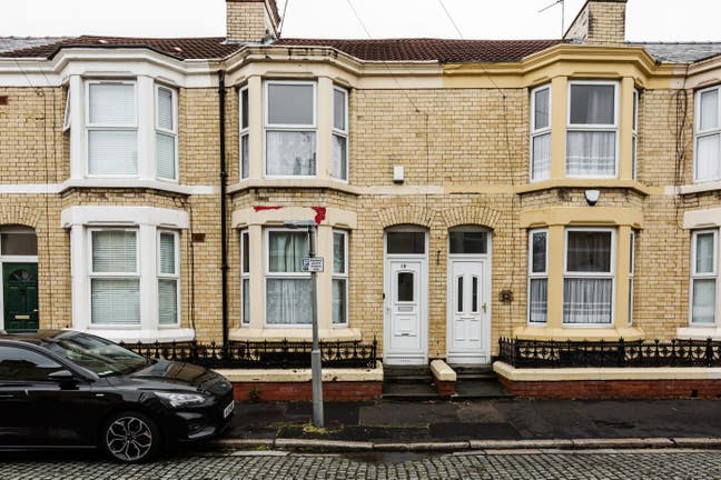 Final Double Room Available Close to City! Main Photo