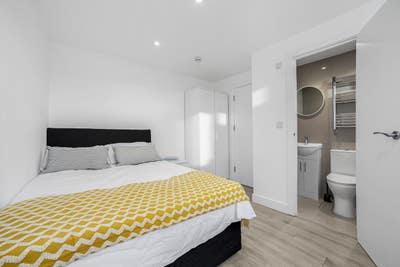 Modern and Stunning Home with Spacious En‑Suites Main Photo