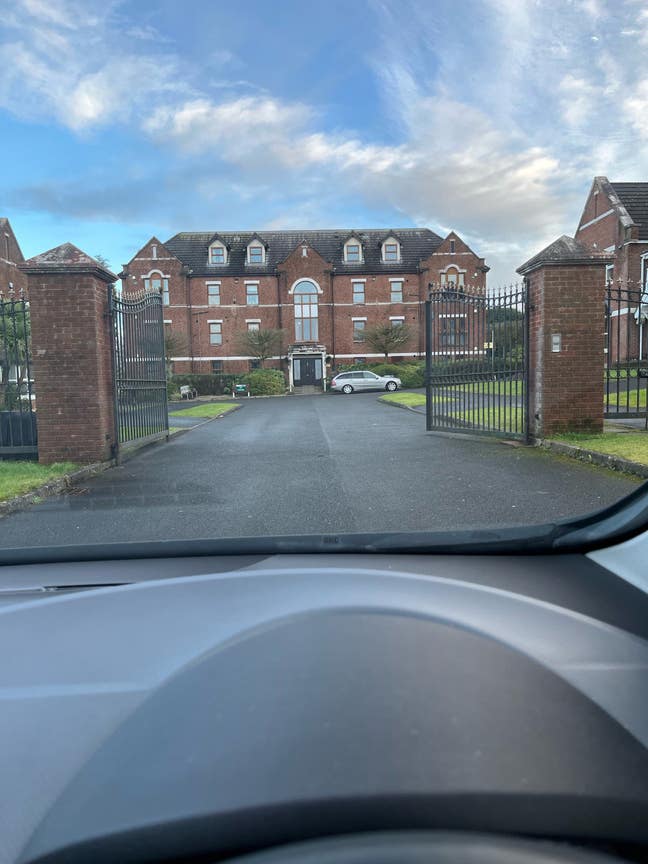 Large room to rent in spacious flat Main Photo