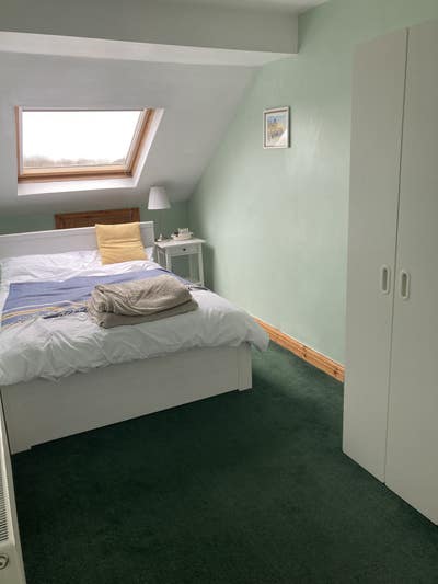 Bright double loft room in Penarth town centre Main Photo