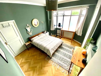 Spacious Double Bedroom in Friendly House Main Photo