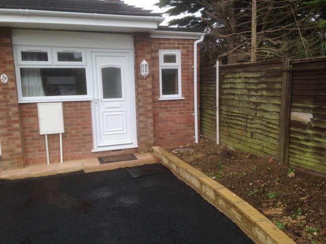 Independent En- Suite  Main Photo