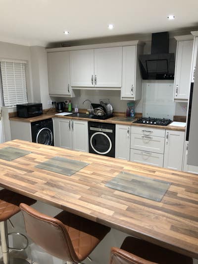 *En-Suite & Double Furnished Rooms* Main Photo