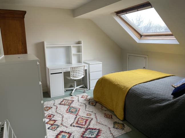 Fabulous Large Double En-suite room.  Main Photo