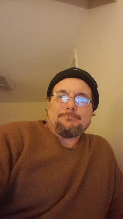 Professional Male seeks a single or double room Main Photo