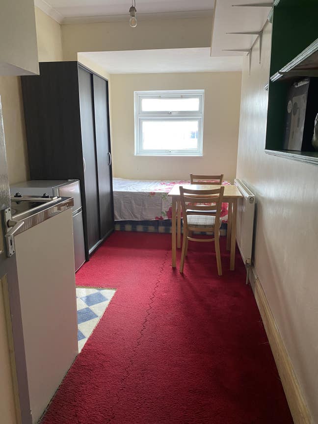 Room to rent - Single - Isleworth Main Photo