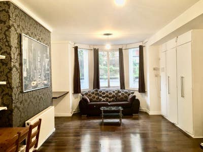 Huge 40m2 studio - only &pound;1900 pm Main Photo