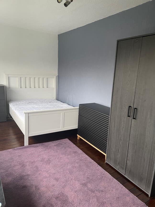 Large room available for mature person Main Photo