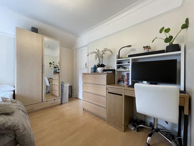 £860 Inclusive. Guildford Centre - Double - Prof.  Main Photo