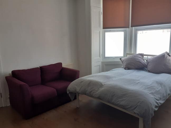 Extra large double room in friendly share Main Photo