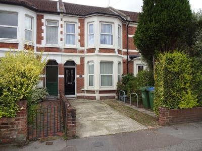 Dble Bay-Window Room Main Photo