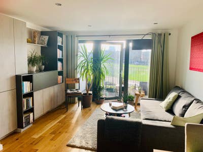 Stylish 1 bed flat with balcony in Oval / Brixton Main Photo