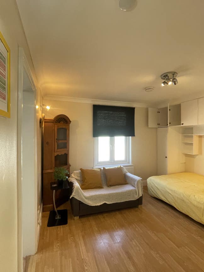 Lovely studio flat in the heart of shepherds bush  Main Photo