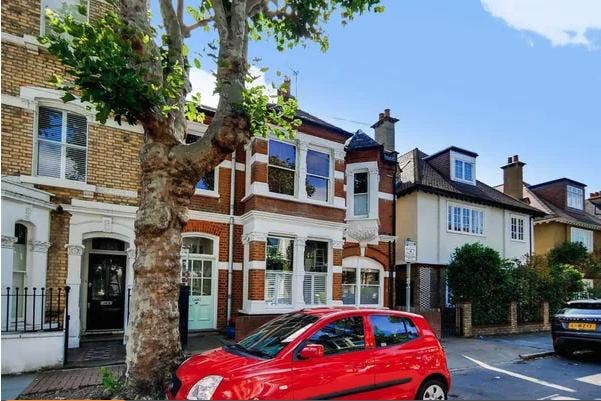 💜 Charming 1-Bed Flat in Peaceful East Putney Main Photo