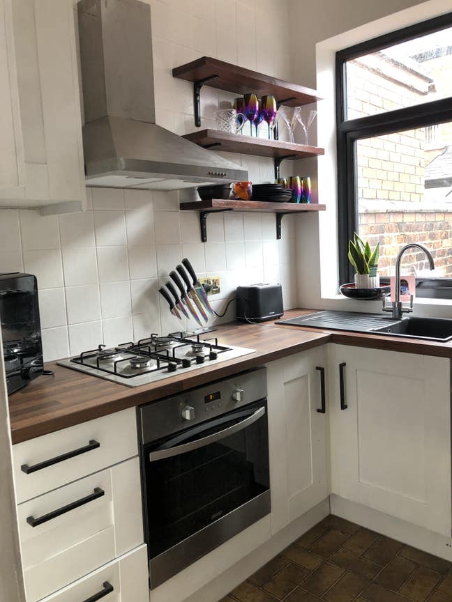Newly Refurbish Housh - 3 Bedrooms- Some Bills Inc Main Photo