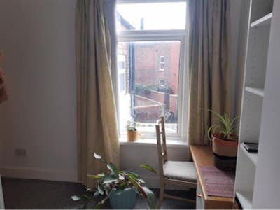 Double bedroom lots of sunshine  Main Photo