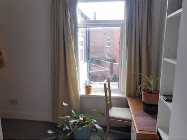 Double bedroom lots of sunshine  Main Photo