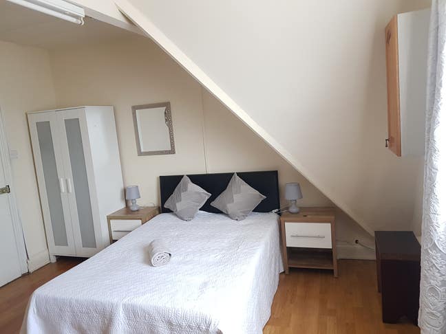 5 Mins to Dmu, Ex-Large Loft Room Main Photo