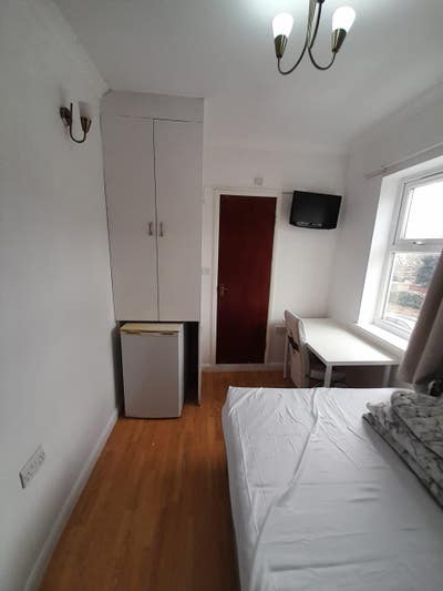 Massive double room with Bills &pound;850 Main Photo
