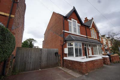 Newly Refurbed High Spec HMO | Off Street Parking Main Photo