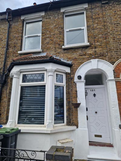 Freshly Refurbished 3 Bed House - London N18 Main Photo