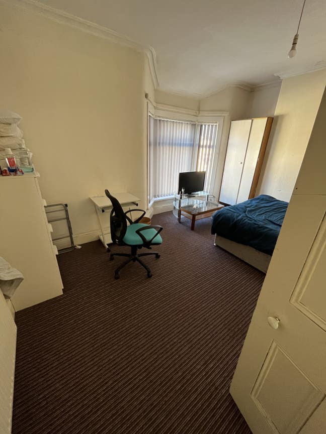 Room to Let    in Sunny Liscard Wallasey :)  Main Photo