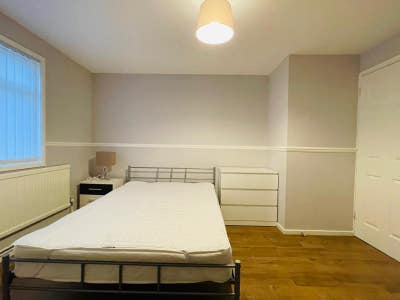 Great sizes room for rent Main Photo